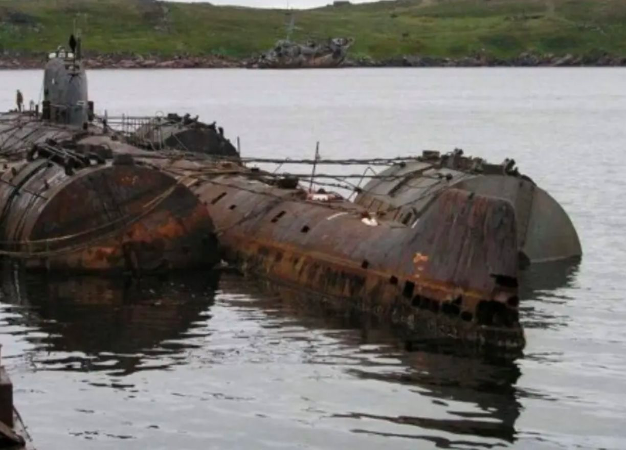 2 tàu ngầm của Liên Xô sắp ‘sống dậy’ cùng hàng tấn nhiên liệu phóng xạ: Nga chi hàng tỷ USD để làm một việc- Ảnh 1.