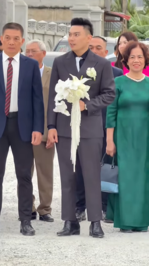 L&yacute; giải cơn sốt đ&aacute;m cưới Viết Vương - Hoa hậu Đỗ H&agrave; ở qu&ecirc; nh&agrave; Thanh H&oacute;a, Quảng Trị- Ảnh 12.