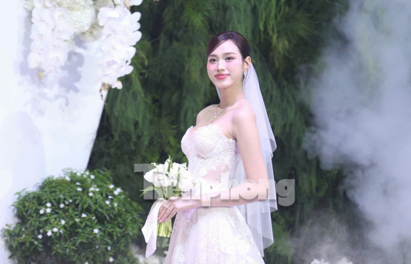 Toàn cảnh đám cưới từ 6h sáng tới đêm khuya của Hoa hậu Đỗ Thị Hà- Ảnh 25. Toàn cảnh đám cưới từ 6h sáng tới đêm khuya của Hoa hậu Đỗ Thị Hà- Ảnh 25.