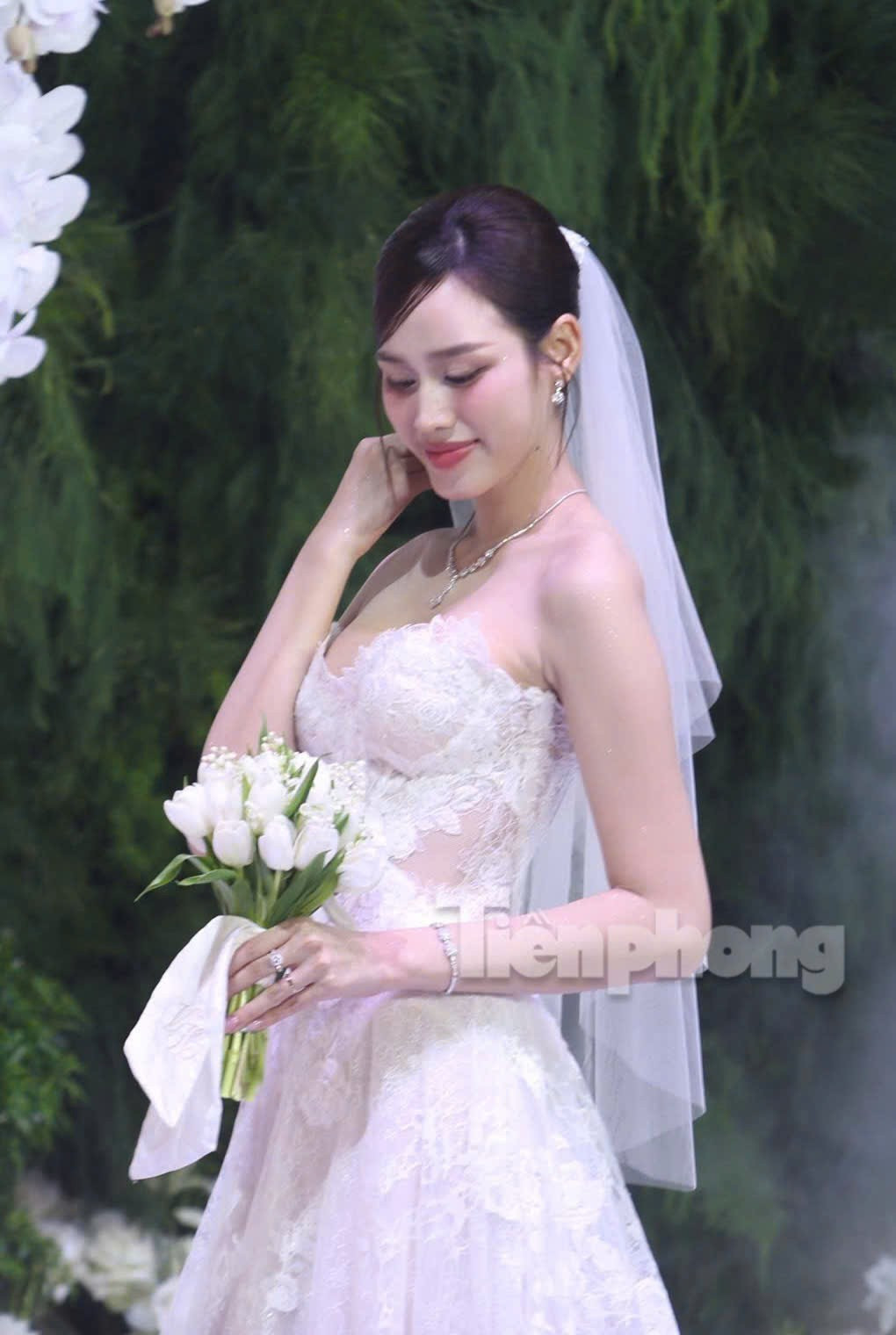 Toàn cảnh đám cưới từ 6h sáng tới đêm khuya của Hoa hậu Đỗ Thị Hà- Ảnh 26. Toàn cảnh đám cưới từ 6h sáng tới đêm khuya của Hoa hậu Đỗ Thị Hà- Ảnh 26.