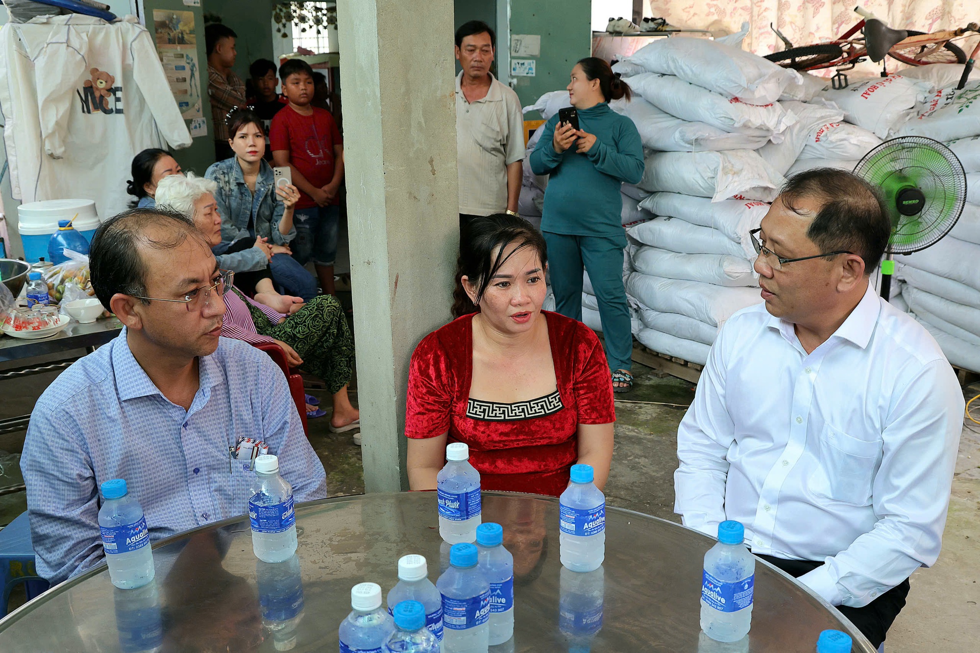 Lãnh đạo UBND TP Cần Thơ chỉ đạo khẩn sau vụ 2 học sinh tử vong do rò rỉ điện khi triều cường- Ảnh 1. Lãnh đạo UBND TP Cần Thơ chỉ đạo khẩn sau vụ 2 học sinh tử vong do rò rỉ điện khi triều cường- Ảnh 1.