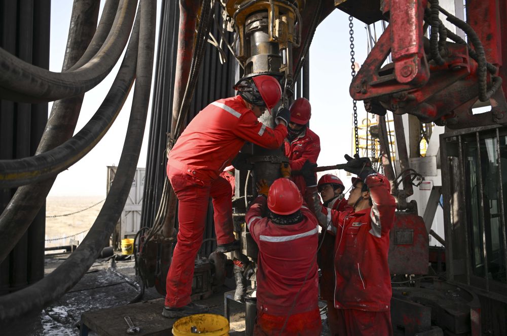 Mũi khoan cắm sâu 9.977m thì bị gãy, đội kỹ sư mất 19 ngày mới khắc phục được loạt sự cố thì kỳ tích xuất hiện: Kỷ lục mới của châu Á được xác lập- Ảnh 2. Mũi khoan cắm sâu 9.977m thì bị gãy, đội kỹ sư mất 19 ngày mới khắc phục được loạt sự cố thì kỳ tích xuất hiện: Kỷ lục mới của châu Á được xác lập- Ảnh 2.