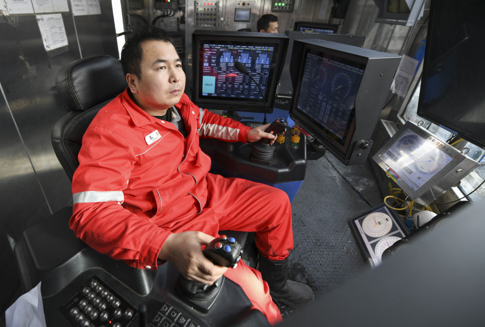 Mũi khoan cắm sâu 9.977m thì bị gãy, đội kỹ sư mất 19 ngày mới khắc phục được loạt sự cố thì kỳ tích xuất hiện: Kỷ lục mới của châu Á được xác lập- Ảnh 3. Mũi khoan cắm sâu 9.977m thì bị gãy, đội kỹ sư mất 19 ngày mới khắc phục được loạt sự cố thì kỳ tích xuất hiện: Kỷ lục mới của châu Á được xác lập- Ảnh 3.