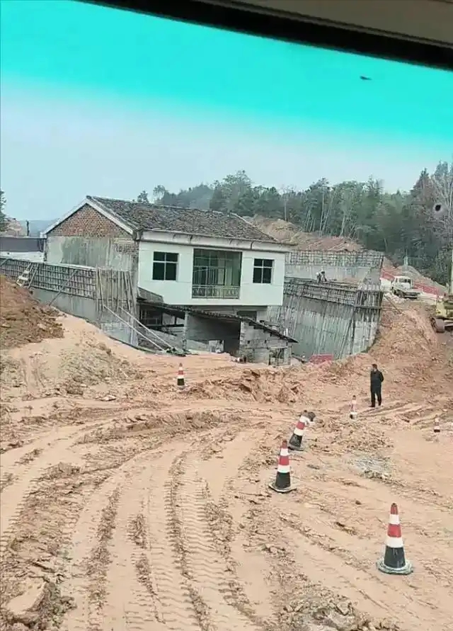 Gia chủ từ chối bồi thường 7 tỷ đồng và 3 lô đất khiến cao tốc phải chuyển hướng: “Trả gấp đôi, thêm chi phí sinh hoạt 5 năm mới di dời”- Ảnh 2.