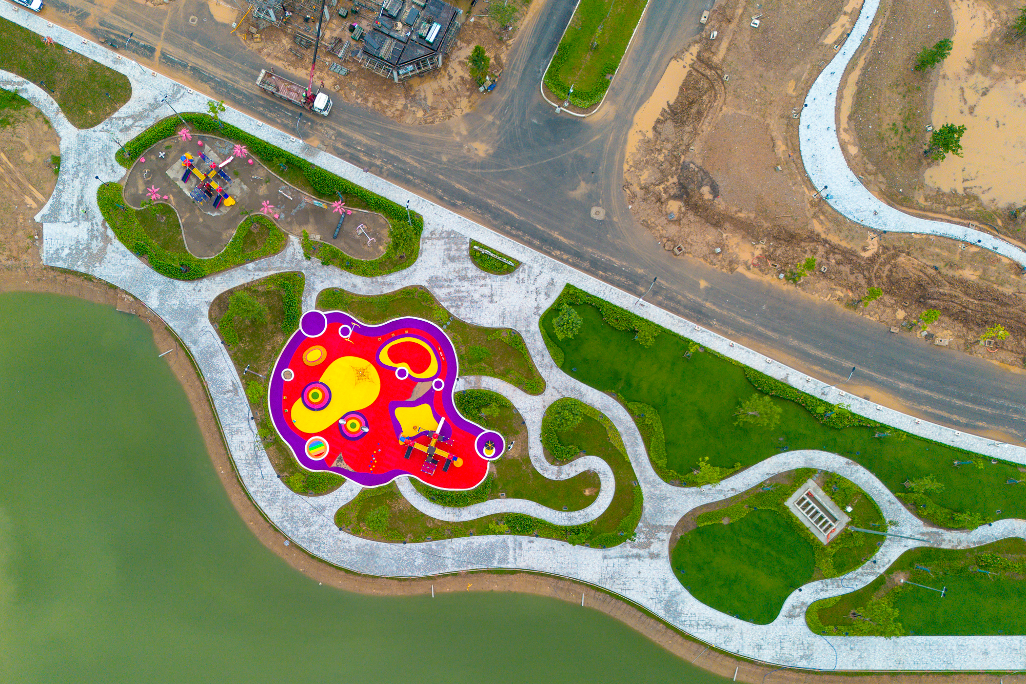 Thay bạn đi thăm dự án đáng chú ý nhất phía Tây Hà Nội của Vinhomes: Tiến độ ấn tượng, sắp khánh thành công viên, giá biệt thự đơn lập thấp nhất 70 tỷ đồng- Ảnh 4. Thay bạn đi thăm dự án đáng chú ý nhất phía Tây Hà Nội của Vinhomes: Tiến độ ấn tượng, sắp khánh thành công viên, giá biệt thự đơn lập thấp nhất 70 tỷ đồng- Ảnh 4.