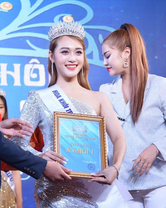 Danh tính người yêu tổng tài đi đánh ghen khiến "cả nước vừa sợ, vừa buồn cười"- Ảnh 8.