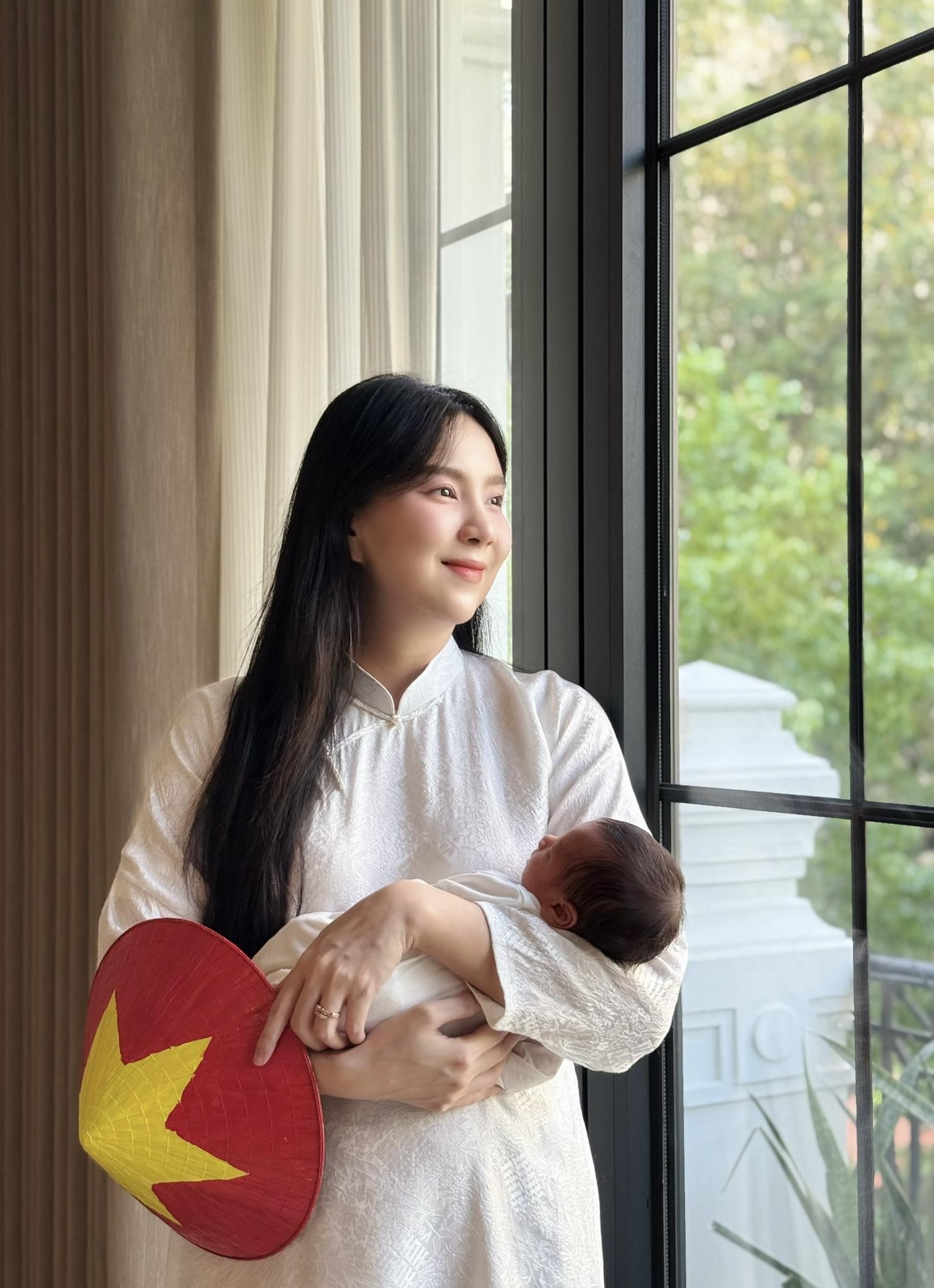 Cuộc sống của nữ “MC xinh đẹp nhất VTV” với chồng 2 trong lâu đài nghìn m2 ở Bắc Ninh- Ảnh 8. Cuộc sống của nữ “MC xinh đẹp nhất VTV” với chồng 2 trong lâu đài nghìn m2 ở Bắc Ninh- Ảnh 8.