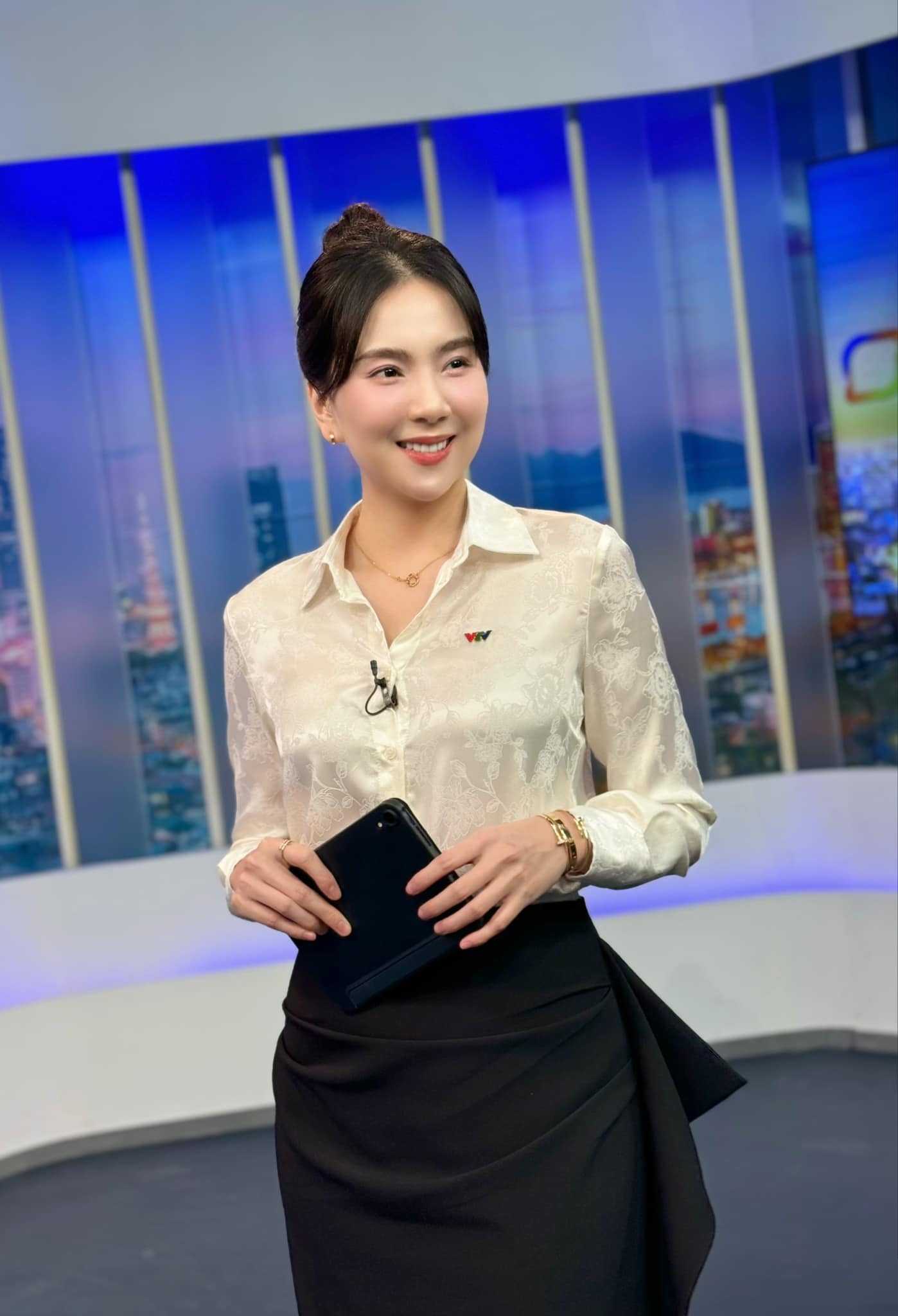 Nữ MC VTV đình đám đang sống trong lâu đài của nhà chồng ở Bắc Ninh là ai?- Ảnh 1. Nữ MC VTV đình đám đang sống trong lâu đài của nhà chồng ở Bắc Ninh là ai?- Ảnh 1.