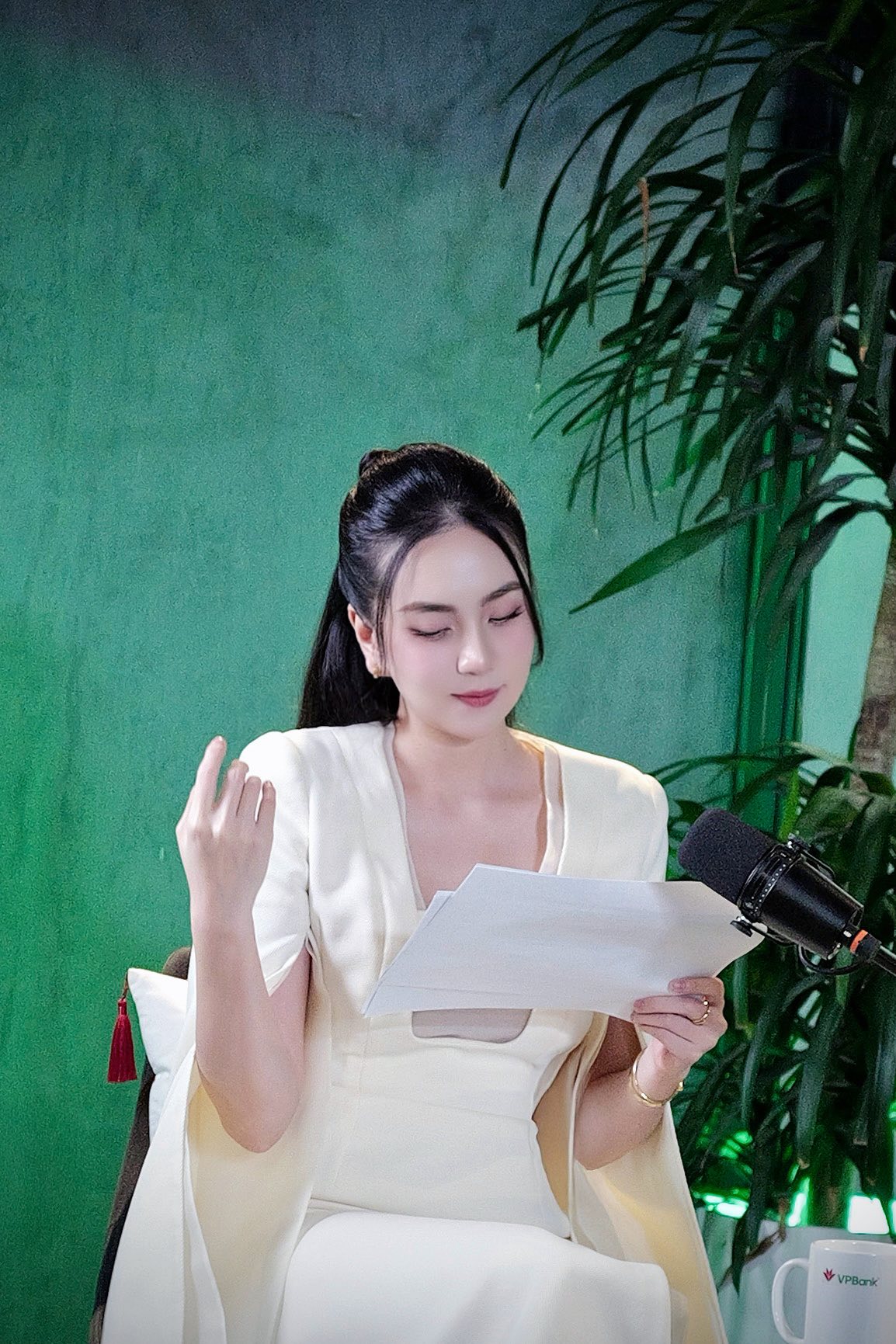 Cuộc sống của nữ “MC xinh đẹp nhất VTV” với chồng 2 trong lâu đài nghìn m2 ở Bắc Ninh- Ảnh 1. Cuộc sống của nữ “MC xinh đẹp nhất VTV” với chồng 2 trong lâu đài nghìn m2 ở Bắc Ninh- Ảnh 1.