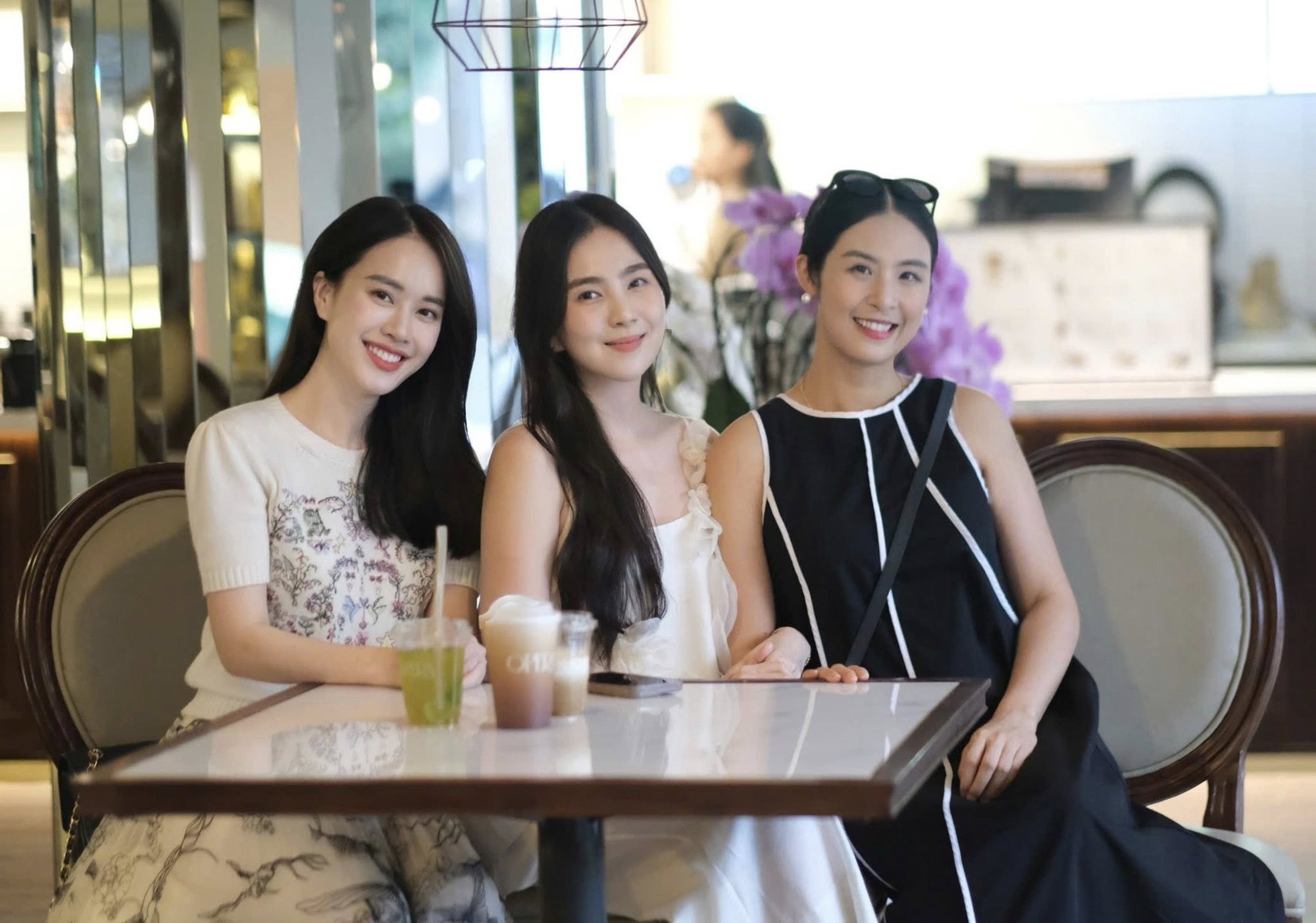 Cuộc sống của nữ “MC xinh đẹp nhất VTV” với chồng 2 trong lâu đài nghìn m2 ở Bắc Ninh- Ảnh 14. Cuộc sống của nữ “MC xinh đẹp nhất VTV” với chồng 2 trong lâu đài nghìn m2 ở Bắc Ninh- Ảnh 14.