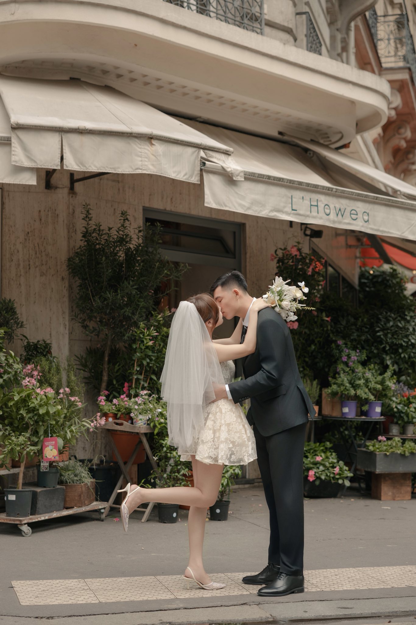 Thủ môn U23 Việt Nam khoe bộ ảnh cưới giữa trời Âu với bạn gái thạc sĩ- Ảnh 6. Thủ môn U23 Việt Nam khoe bộ ảnh cưới giữa trời Âu với bạn gái thạc sĩ- Ảnh 6.