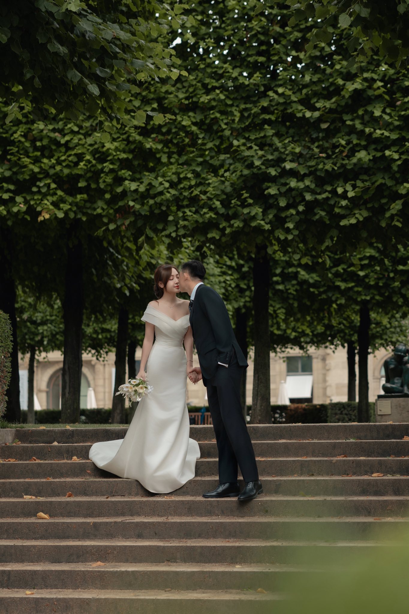 Thủ môn U23 Việt Nam khoe bộ ảnh cưới giữa trời Âu với bạn gái thạc sĩ- Ảnh 5. Thủ môn U23 Việt Nam khoe bộ ảnh cưới giữa trời Âu với bạn gái thạc sĩ- Ảnh 5.