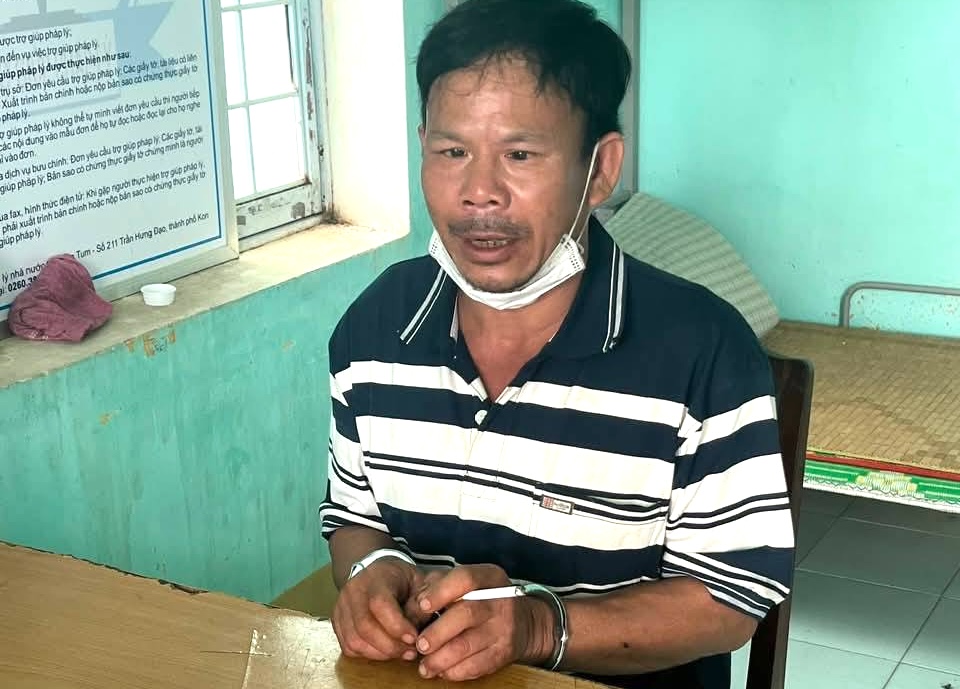 Bắt nhanh nghi phạm xông vào nhà trọ chém đôi nam nữ: Công an xã Đăk Hà được khen thưởng- Ảnh 1. Bắt nhanh nghi phạm xông vào nhà trọ chém đôi nam nữ: Công an xã Đăk Hà được khen thưởng- Ảnh 1.