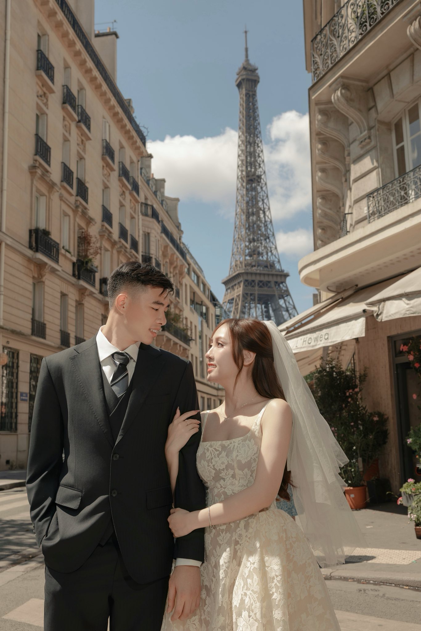 Thủ môn U23 Việt Nam khoe bộ ảnh cưới giữa trời Âu với bạn gái thạc sĩ- Ảnh 3. Thủ môn U23 Việt Nam khoe bộ ảnh cưới giữa trời Âu với bạn gái thạc sĩ- Ảnh 3.