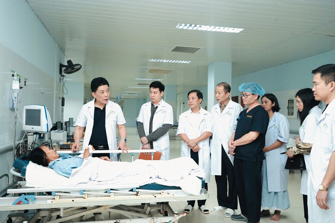 Nữ điều dưỡng dũng cảm cứu cháu bé thoát khỏi tay kẻ truy sát người ở BV Sản Nhi Nghệ An- Ảnh 2.