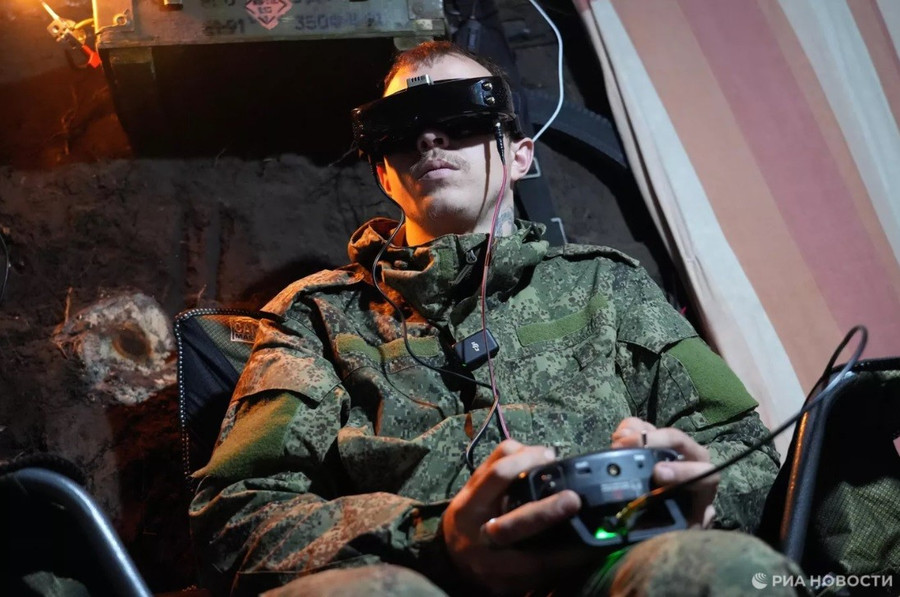 Dzen: Iskander n&atilde; thẳng điểm tập kết h&agrave;ng trăm &ldquo;qu&acirc;n NATO&rdquo; &ndash; &Ocirc;ng Putin tung ra 1 sắc lệnh "thay đổi mọi thứ"- Ảnh 3.