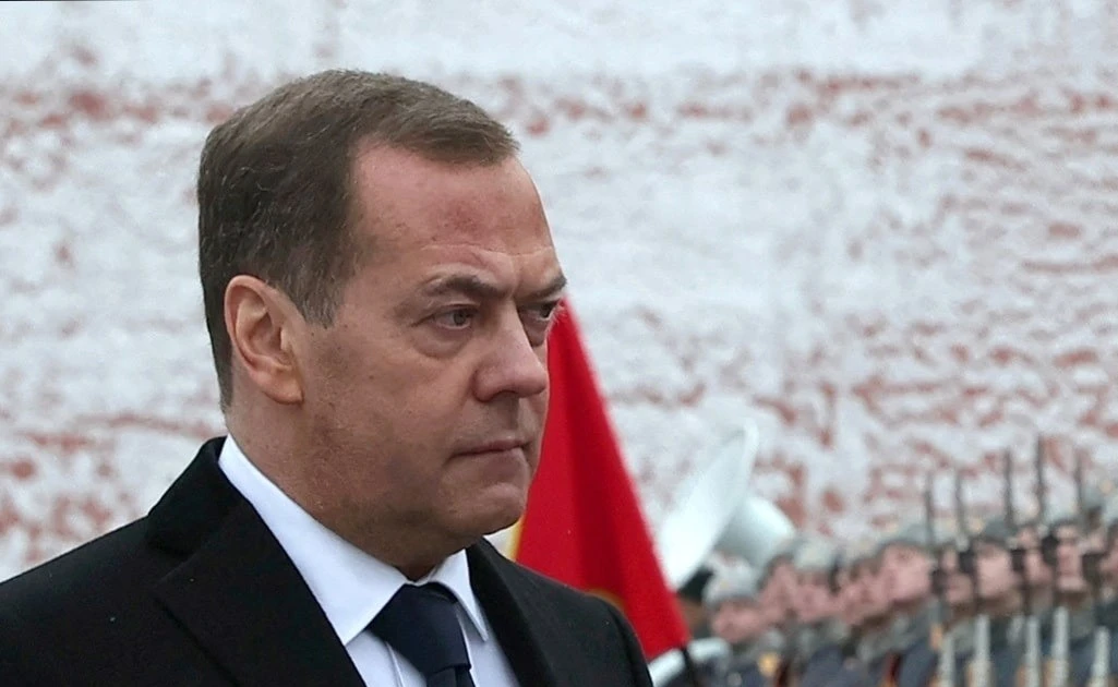 Mỹ &aacute;p lệnh trừng phạt Nga, &ocirc;ng Dmitry Medvedev l&ecirc;n tiếng