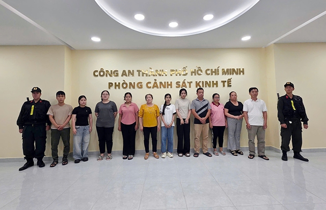 Khám xét văn phòng công ty của vợ chồng Trương Thị Mai Hiền- Ảnh 1. Khám xét văn phòng công ty của vợ chồng Trương Thị Mai Hiền- Ảnh 1.