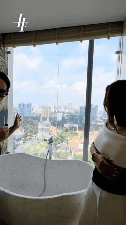 Căn chung cư 4 phòng ngủ giá 62 tỷ đồng khiến dân tình choáng váng: View thẳng ra Nhà thờ Đức Bà, riêng phòng khách đã rộng ngang 1 căn hộ tầm trung- Ảnh 14. Căn chung cư 4 phòng ngủ giá 62 tỷ đồng khiến dân tình choáng váng: View thẳng ra Nhà thờ Đức Bà, riêng phòng khách đã rộng ngang 1 căn hộ tầm trung- Ảnh 14.
