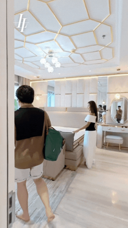 Căn chung cư 4 phòng ngủ giá 62 tỷ đồng khiến dân tình choáng váng: View thẳng ra Nhà thờ Đức Bà, riêng phòng khách đã rộng ngang 1 căn hộ tầm trung- Ảnh 8. Căn chung cư 4 phòng ngủ giá 62 tỷ đồng khiến dân tình choáng váng: View thẳng ra Nhà thờ Đức Bà, riêng phòng khách đã rộng ngang 1 căn hộ tầm trung- Ảnh 8.