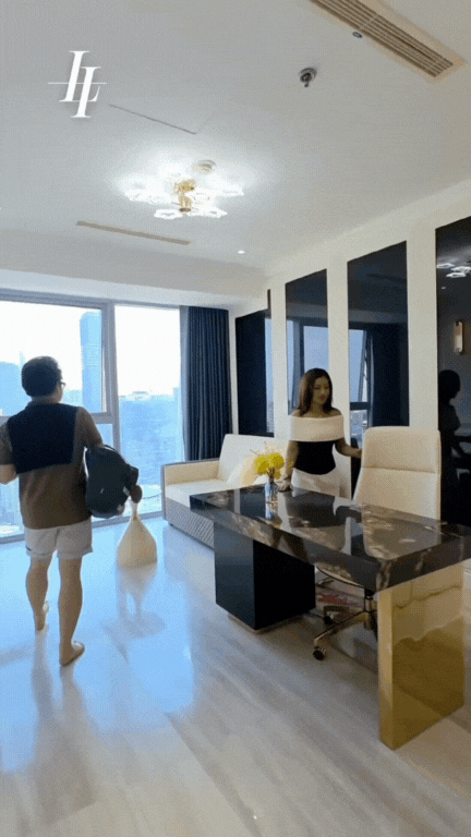 Căn chung cư 4 phòng ngủ giá 62 tỷ đồng khiến dân tình choáng váng: View thẳng ra Nhà thờ Đức Bà, riêng phòng khách đã rộng ngang 1 căn hộ tầm trung- Ảnh 11. Căn chung cư 4 phòng ngủ giá 62 tỷ đồng khiến dân tình choáng váng: View thẳng ra Nhà thờ Đức Bà, riêng phòng khách đã rộng ngang 1 căn hộ tầm trung- Ảnh 11.