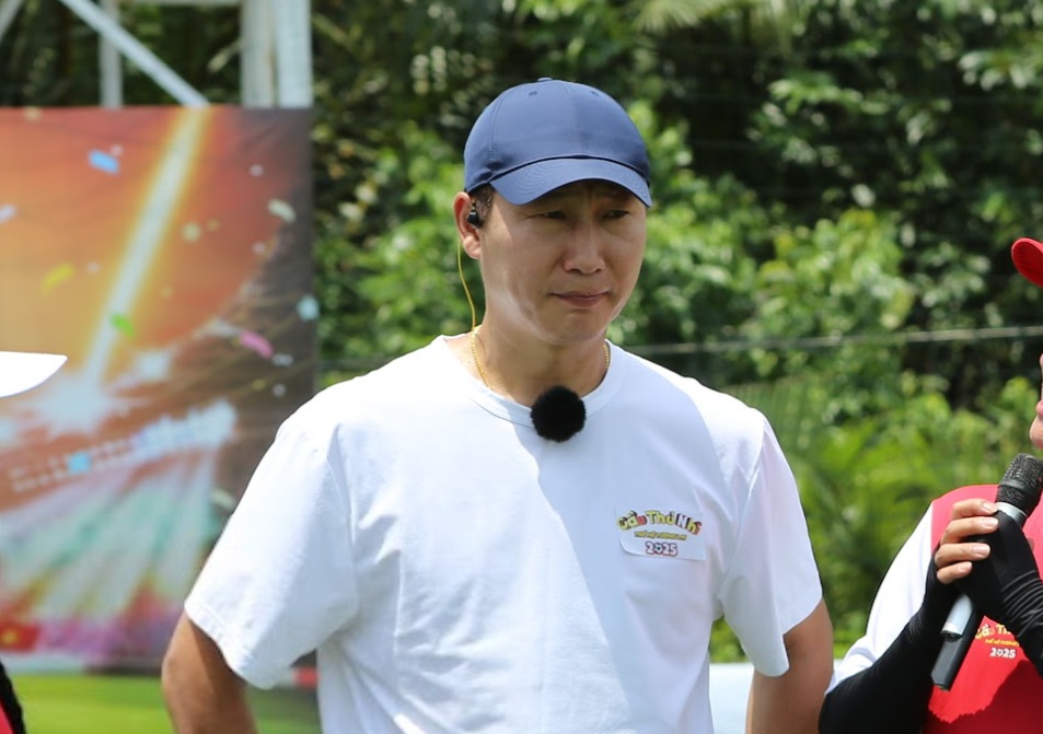 HLV Kim Sang Sik: "Tôi cảm ơn nhân dân Việt Nam"- Ảnh 1. HLV Kim Sang Sik: "Tôi cảm ơn nhân dân Việt Nam"- Ảnh 1.