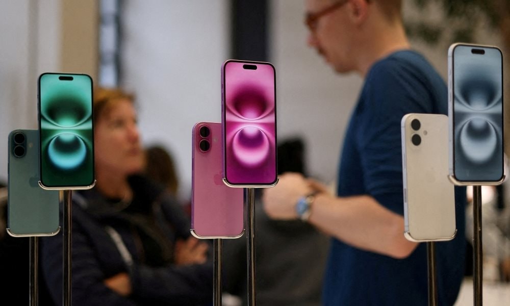 Huyền thoại Motorola tham vọng đua tranh với iPhone, Samsung ở Việt Nam: Liệu có quá "ảo tưởng sức mạnh"?- Ảnh 5. Huyền thoại Motorola tham vọng đua tranh với iPhone, Samsung ở Việt Nam: Liệu có quá "ảo tưởng sức mạnh"?- Ảnh 5.