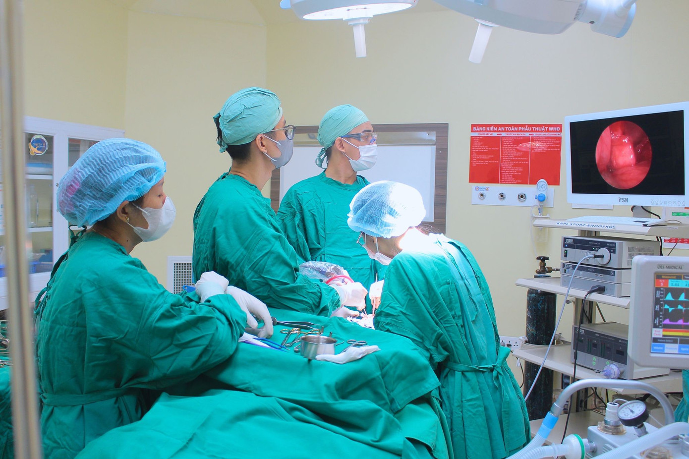 Nhổ 'răng khôn', người đàn ông bị đục thủng xoang hàm- Ảnh 2.