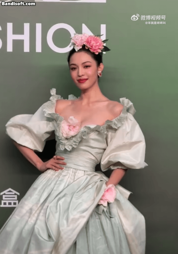 Tất cả họa sĩ trên đời đều muốn đưa mỹ nhân này vào tranh: Vẻ đẹp đáng giá ngàn vàng, đóa hoa độc lạ nhất showbiz- Ảnh 1. Tất cả họa sĩ trên đời đều muốn đưa mỹ nhân này vào tranh: Vẻ đẹp đáng giá ngàn vàng, đóa hoa độc lạ nhất showbiz- Ảnh 1.