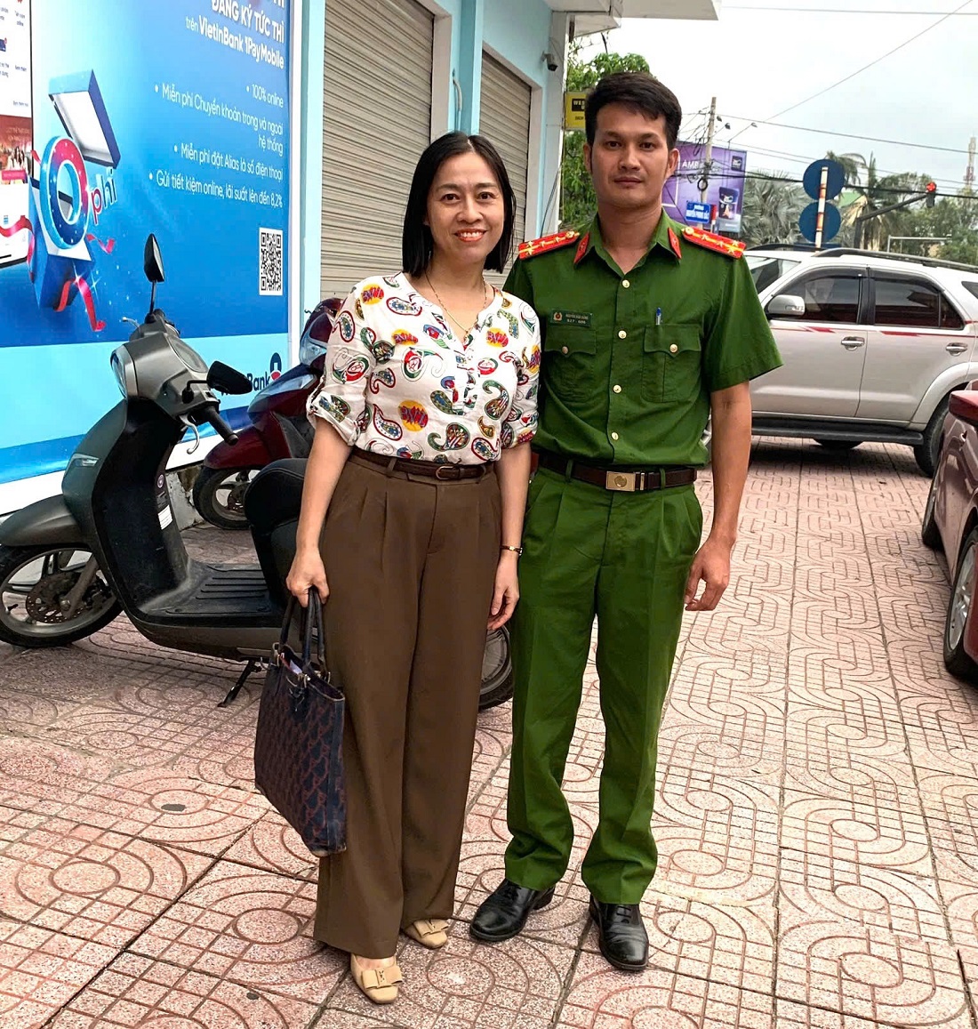 Thấy có 220 triệu đồng chuyển vào tài khoản, người đàn ông kiểm tra thông tin người gửi rồi báo công an- Ảnh 1. Thấy có 220 triệu đồng chuyển vào tài khoản, người đàn ông kiểm tra thông tin người gửi rồi báo công an- Ảnh 1.