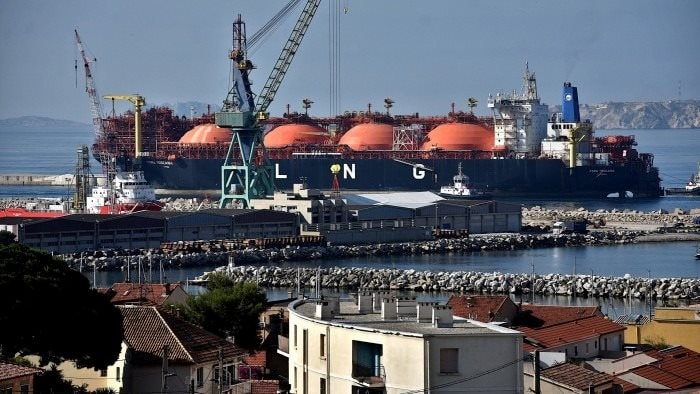 Tẩy chay khí đốt Nga, châu Âu đang mua năng lượng của Mỹ với giá “đắt ngang nước hoa Chanel”- Ảnh 1.