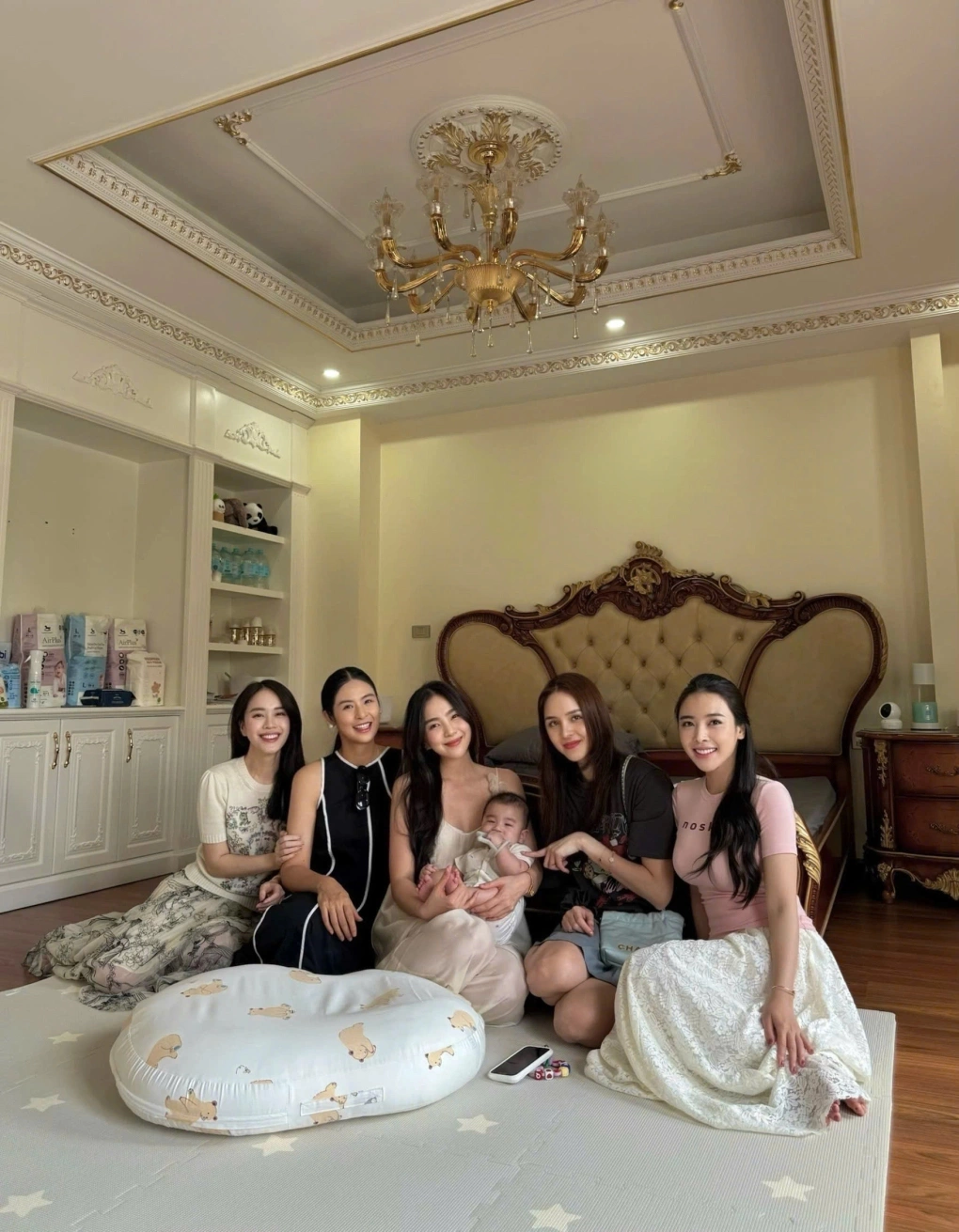 Cuộc sống của nữ “MC xinh đẹp nhất VTV” với chồng 2 trong lâu đài nghìn m2 ở Bắc Ninh- Ảnh 12. Cuộc sống của nữ “MC xinh đẹp nhất VTV” với chồng 2 trong lâu đài nghìn m2 ở Bắc Ninh- Ảnh 12.