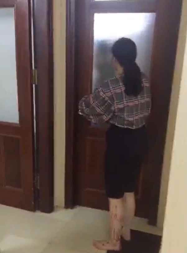 Tôi đi công tác về sớm thấy đôi dép lạ, bước vào phòng ngủ mới hiểu thế nào là Tôi đi công tác về sớm thấy đôi dép lạ, bước vào phòng ngủ mới hiểu thế nào là