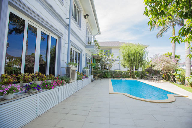 Nữ nghệ sĩ là "đại gia đất mỏ", sở hữu biệt thự từ Hà Nội đến TP.HCM, 45 tuổi mới lấy chồng - Ảnh 4. Nữ nghệ sĩ là "đại gia đất mỏ", sở hữu biệt thự từ Hà Nội đến TP.HCM, 45 tuổi mới lấy chồng - Ảnh 4.