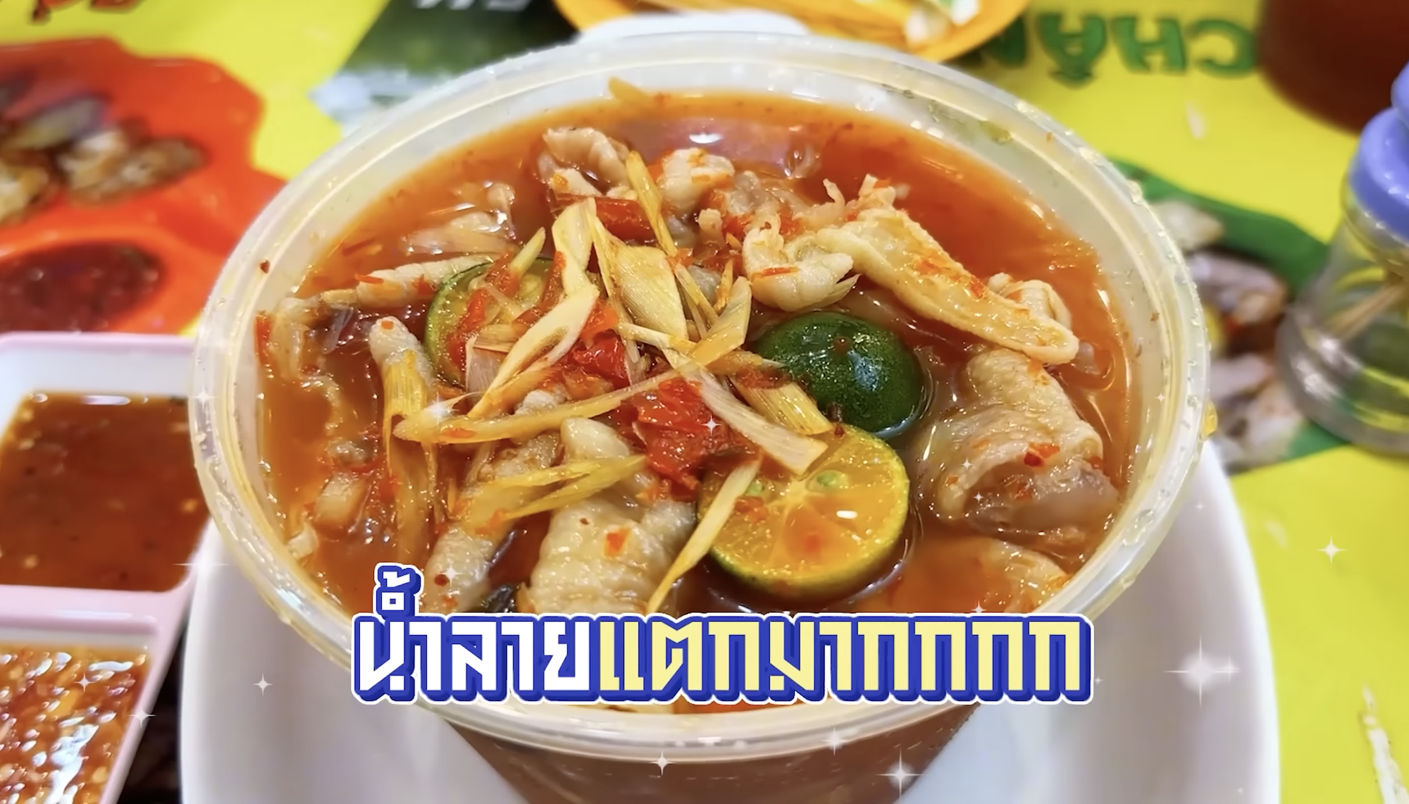 Nữ hoàng chuyển giới phải sang tận Việt Nam để được thử món 