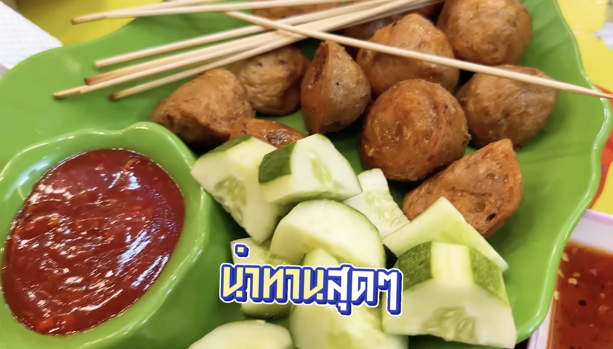 Nữ hoàng chuyển giới phải sang tận Việt Nam để được thử món 