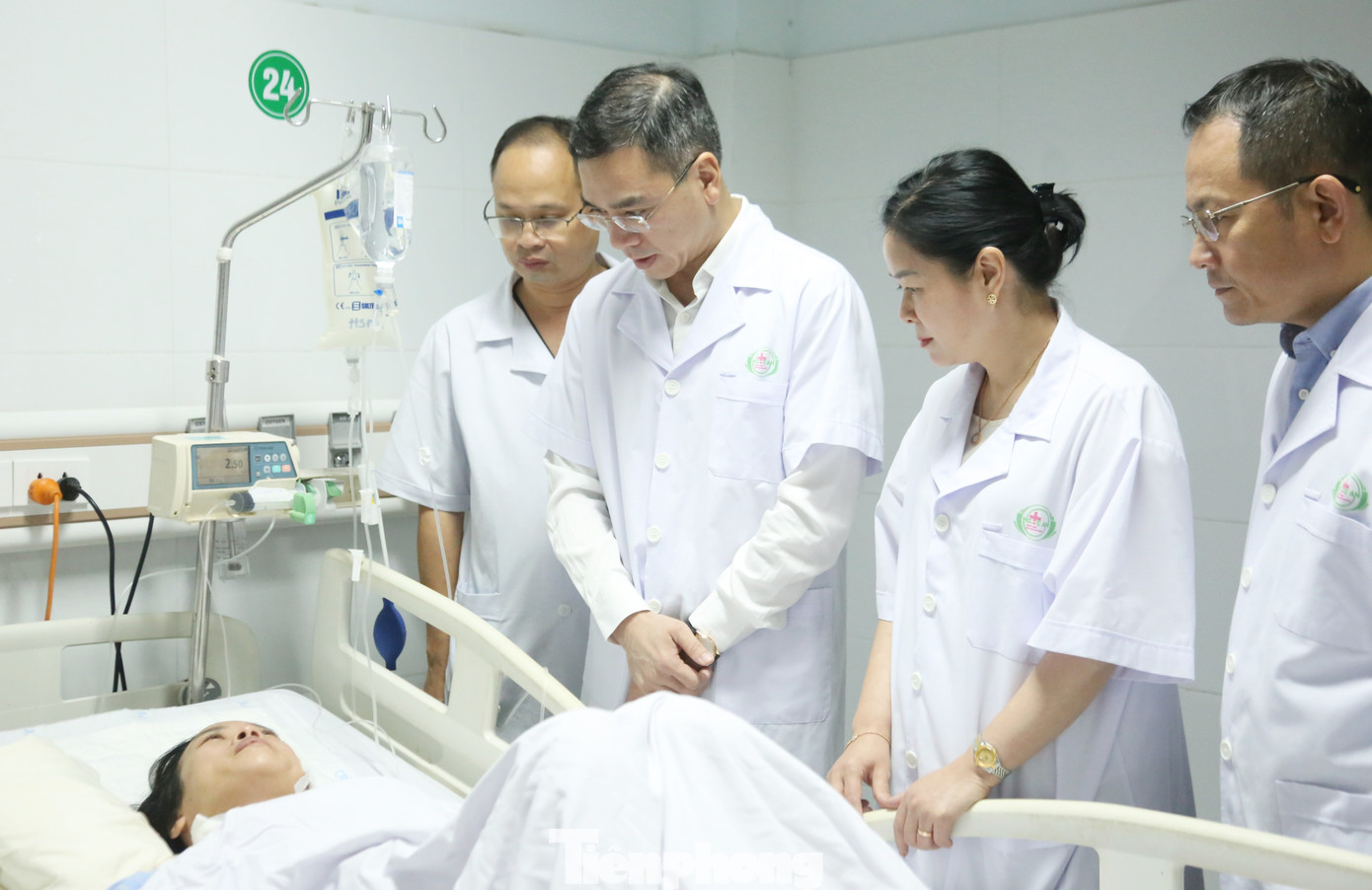 Bộ Y tế sẽ tặng bằng khen cho những nữ điều dưỡng xả thân cứu người ở Bệnh viện Sản Nhi Nghệ An- Ảnh 1. Bộ Y tế sẽ tặng bằng khen cho những nữ điều dưỡng xả thân cứu người ở Bệnh viện Sản Nhi Nghệ An- Ảnh 1.