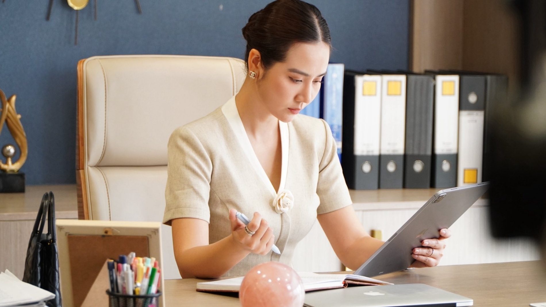 Lâu rồi phim Việt mới có mỹ nhân càng khổ lại càng đẹp phong thần, nhan sắc này đúng là lấy hết may mắn trên đời- Ảnh 1.