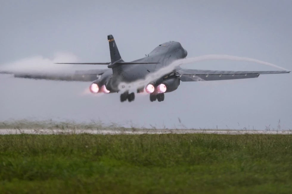 Rộ tin cặp 'oanh tạc cơ' B-1B Lancer áp sát Venezuela- Ảnh 1.