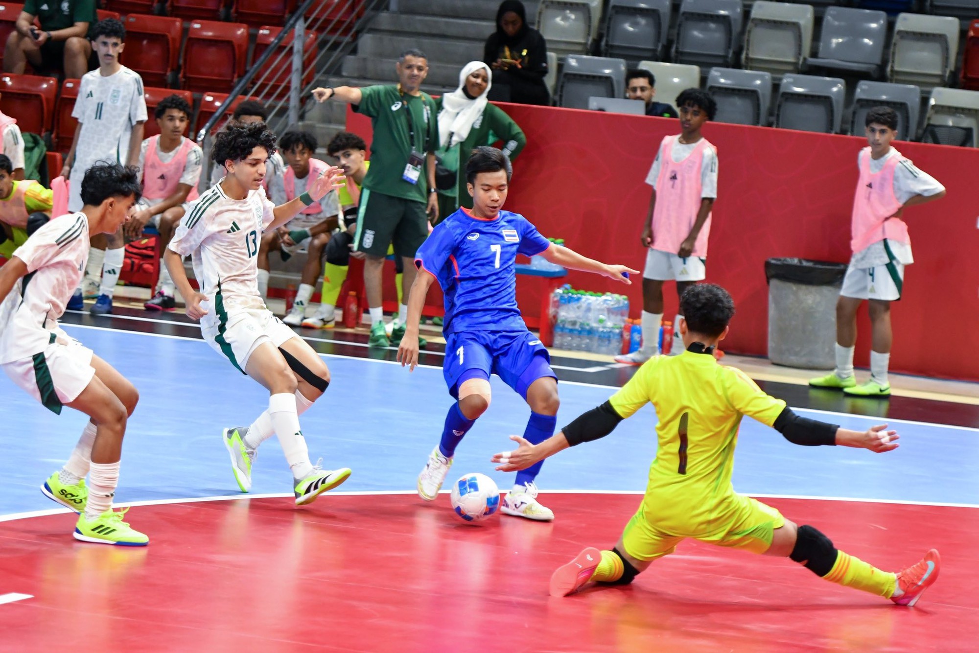Tuyển Thái Lan gây ngỡ ngàng khi hạ gục Ả Rập Xê Út 11-0- Ảnh 1. Tuyển Thái Lan gây ngỡ ngàng khi hạ gục Ả Rập Xê Út 11-0- Ảnh 1.
