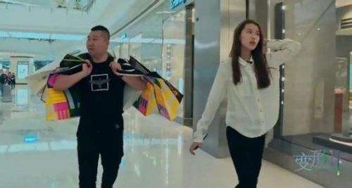 “Em bé khổng lồ” 16 tuổi vẫn được bảo mẫu bón cơm, cắt móng chân, tiêu vặt gần 200 triệu đồng/ngày hiện giờ ra sao?- Ảnh 5. “Em bé khổng lồ” 16 tuổi vẫn được bảo mẫu bón cơm, cắt móng chân, tiêu vặt gần 200 triệu đồng/ngày hiện giờ ra sao?- Ảnh 5.