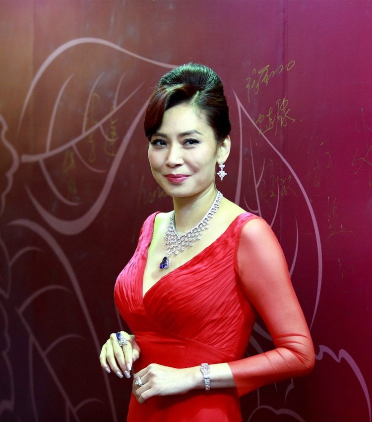 Cái kết ngỡ ngàng của “bom sex” dám “mạo phạm” với tỷ phú 70 tuổi - Ảnh 9. Cái kết ngỡ ngàng của “bom sex” dám “mạo phạm” với tỷ phú 70 tuổi - Ảnh 9.