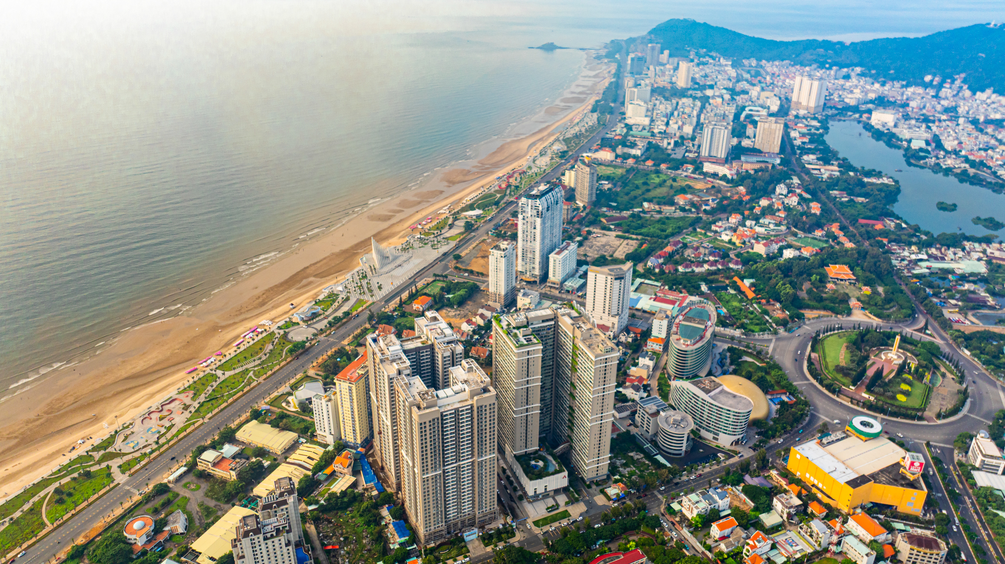 Cận cảnh tòa tháp có 143 trụ bê tông, trị giá 155 tỷ, là món quà của Sun Group: Thi công nhanh kỷ lục, vừa hoàn thành đã là điểm hot check in - Ảnh 8. Cận cảnh tòa tháp có 143 trụ bê tông, trị giá 155 tỷ, là món quà của Sun Group: Thi công nhanh kỷ lục, vừa hoàn thành đã là điểm hot check in - Ảnh 8.