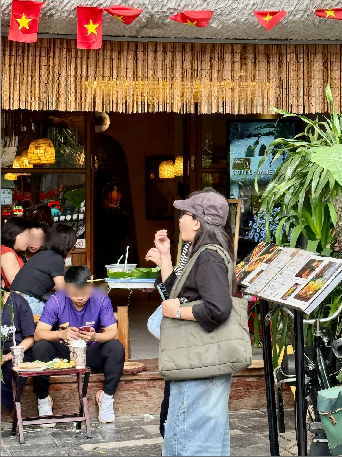 Công an dẹp hàng cốm lấn chiếm hè phố Nhà Thờ, các Công an dẹp hàng cốm lấn chiếm hè phố Nhà Thờ, các