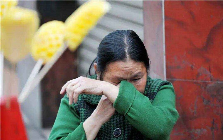 Một kiểu "BẤT HIẾU" mới âm thầm xuất hiện - Là khi con cái ở bên nhưng cha mẹ lại thấy mệt mỏi: "Sao lại thành ra như thế..."- Ảnh 1. Một kiểu "BẤT HIẾU" mới âm thầm xuất hiện - Là khi con cái ở bên nhưng cha mẹ lại thấy mệt mỏi: "Sao lại thành ra như thế..."- Ảnh 1.