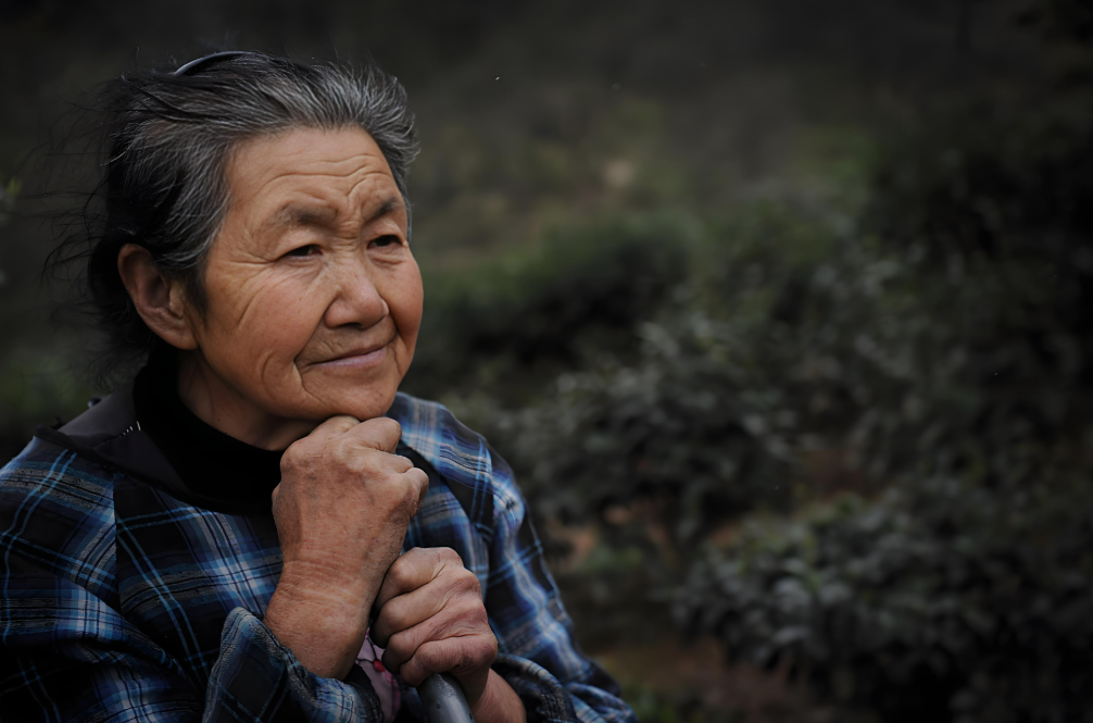 Mẹ chồng tôi đã 80 tuổi, mỗi tháng đưa tôi 700 ngàn, chuyện gì trong nhà cũng biết khiến vợ chồng tôi chỉ dám cãi nhau trong im lặng- Ảnh 1. Mẹ chồng tôi đã 80 tuổi, mỗi tháng đưa tôi 700 ngàn, chuyện gì trong nhà cũng biết khiến vợ chồng tôi chỉ dám cãi nhau trong im lặng- Ảnh 1.