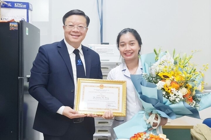 Những điều dưỡng giành lại sự sống cho trẻ giữa ranh giới sinh tử- Ảnh 1. Những điều dưỡng giành lại sự sống cho trẻ giữa ranh giới sinh tử- Ảnh 1.