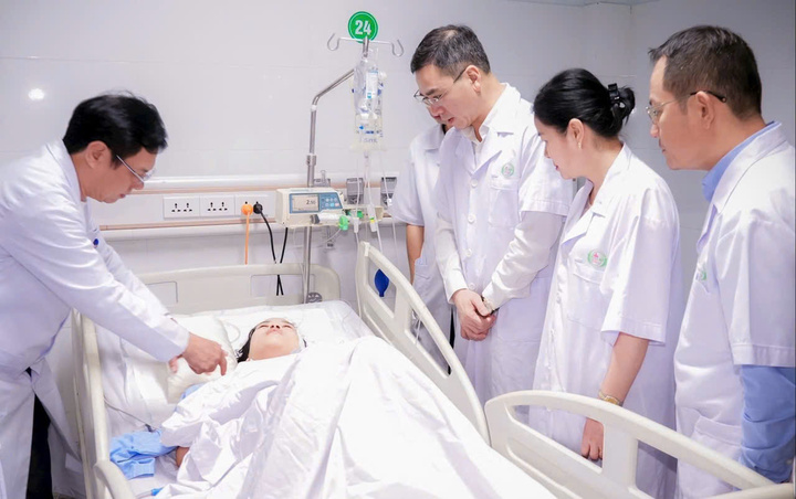 Bộ trưởng Y tế: ‘Y bác sĩ phải được bảo vệ trong bất cứ trường hợp nào’- Ảnh 1. Bộ trưởng Y tế: ‘Y bác sĩ phải được bảo vệ trong bất cứ trường hợp nào’- Ảnh 1.