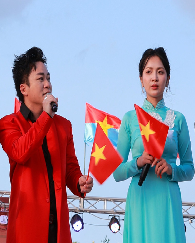 Nữ ca sĩ Viết tiếp câu chuyện hòa bình: "Có thể cuộc sống tôi đã rẽ hướng khác"- Ảnh 2.