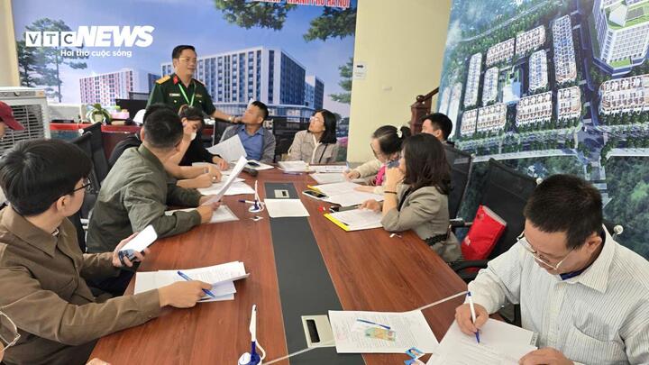 Nhà ở xã hội Đông Anh: Chủ đầu tư dựng nhà bạt cho dân xếp hàng nộp hồ sơ- Ảnh 8.